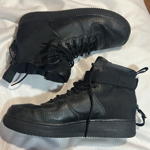 Nike SF Air Force 1 Mid Triple Black Size 13 917753-005 Sneaker Streetwear Shoes - Picture 2 of 8